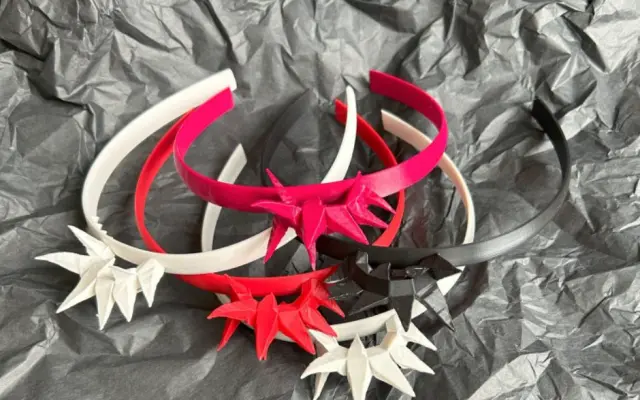 1x čelenka CROWN od Lady Vyvialové