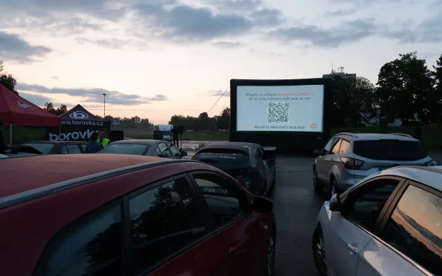Chci Top spot na autokině 🚗