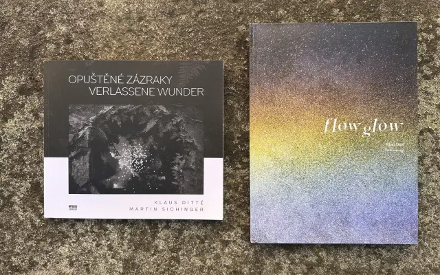 Chci knížku „Opuštěné zázraky“ s podpisem a k ní ještě fotoknihu „flow/glow“ ● Ich will das signierte Buch „Verlassene Wunder“ and das Fotobuch "flow/glow" von Klaus, auch signiert