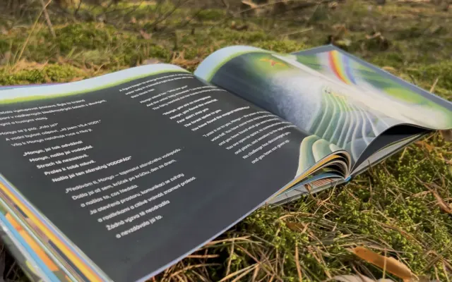 KNIHA - Tajuplné příběhy holčičky MONYO (dvoujazyčná česko-anglická)