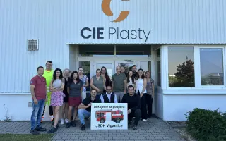 Firma CIE Plasty CZ pomáhá hasičům dovybavit vozidlo do výjezdové pohotovosti